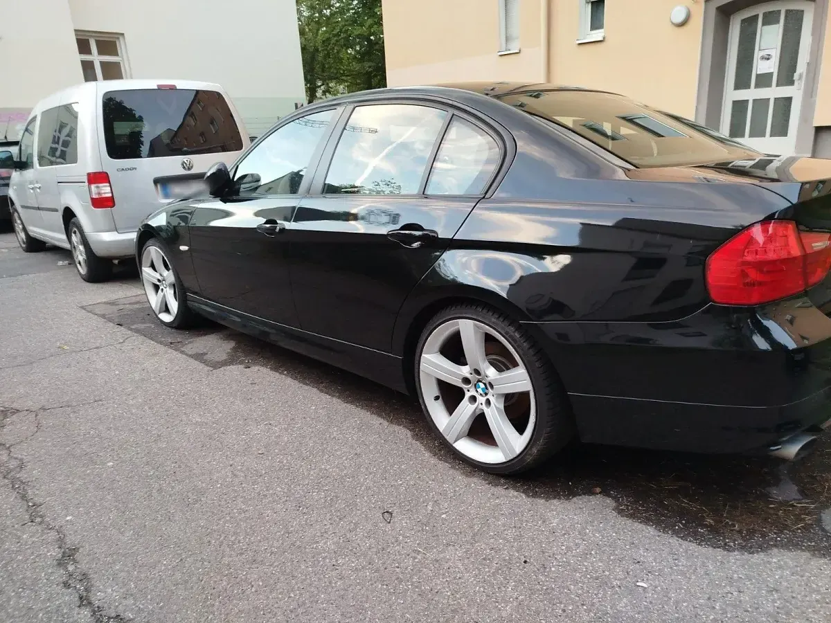 Gebraucht BMW 316 116 PS (85 kW) 2010 Schwarz Limousine