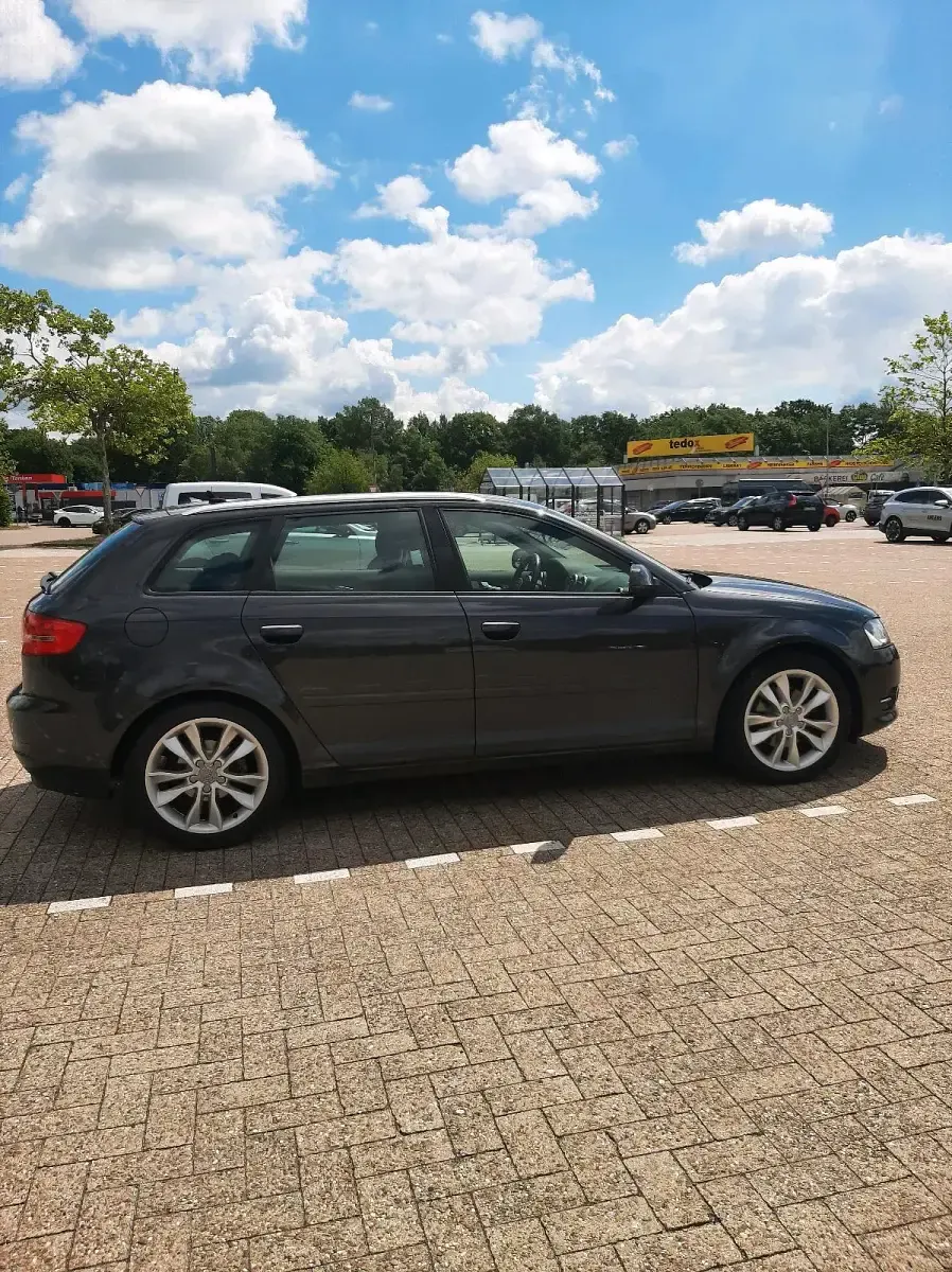 Gebraucht Audi A3 125 PS (91 kW) 2011 Grau Kleinwagen