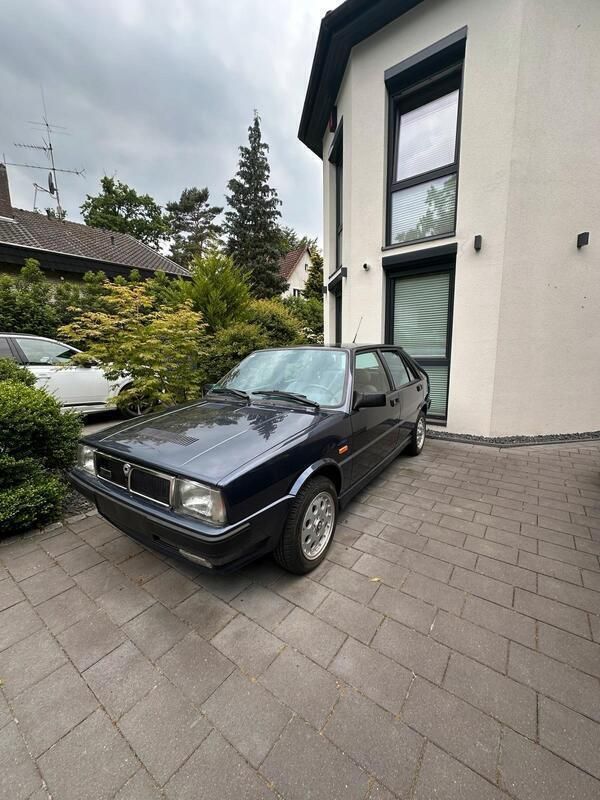 Blau Gebraucht 1992 Lancia Delta Limousine | 19.999 € - Bild 1/4