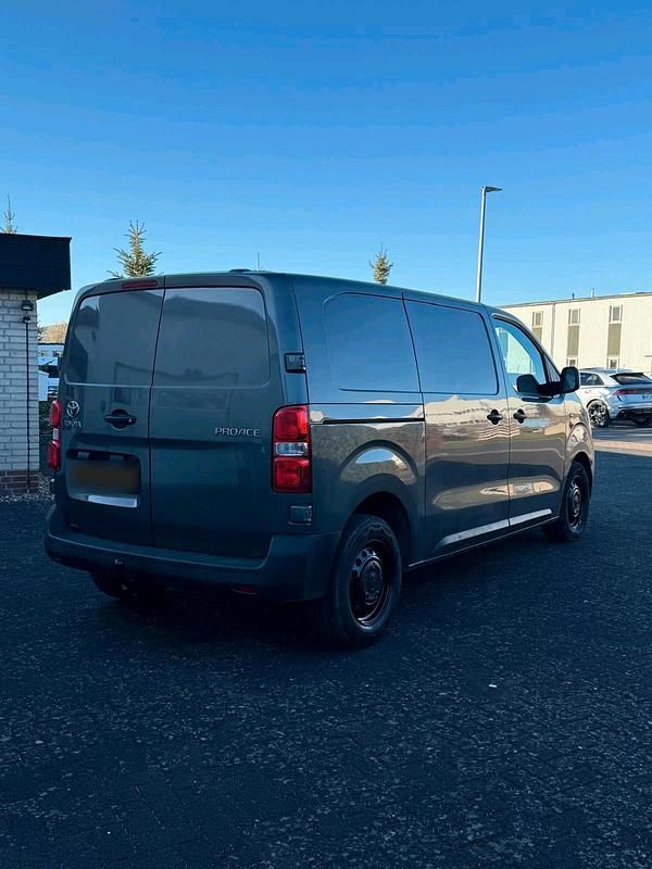 Gebraucht Toyota Proace 122 PS (89 kW) 2017 Grau Van / Kleinbus