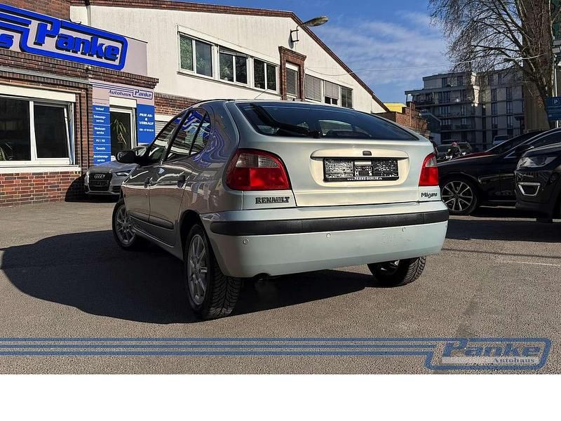 Gebraucht Renault Mégane R.S. 95 PS (69 kW) 2000 Grau boreal Limousine