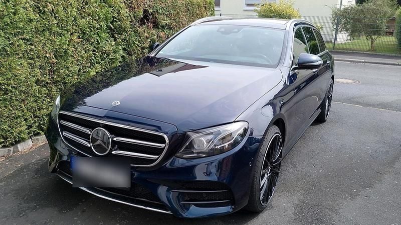Blau Gebraucht 2018 Mercedes 220 AMG Kombi | 22.900 € (Fairer Preis) - Bild 1/4