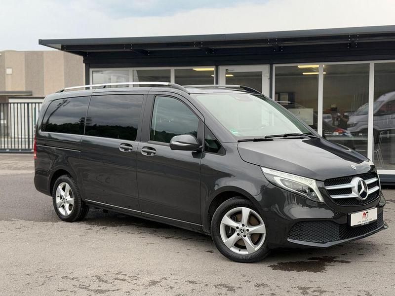 Grau Gebraucht 2022 Mercedes V220 Edition Van / Kleinbus | 39.900 € (Etwas zu teuer) - Bild 1/4