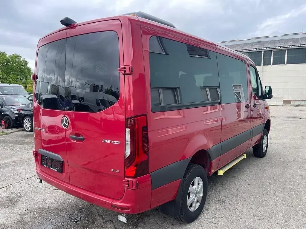 Neu Mercedes Sprinter 190 PS (139 kW) 2026 Rot Van