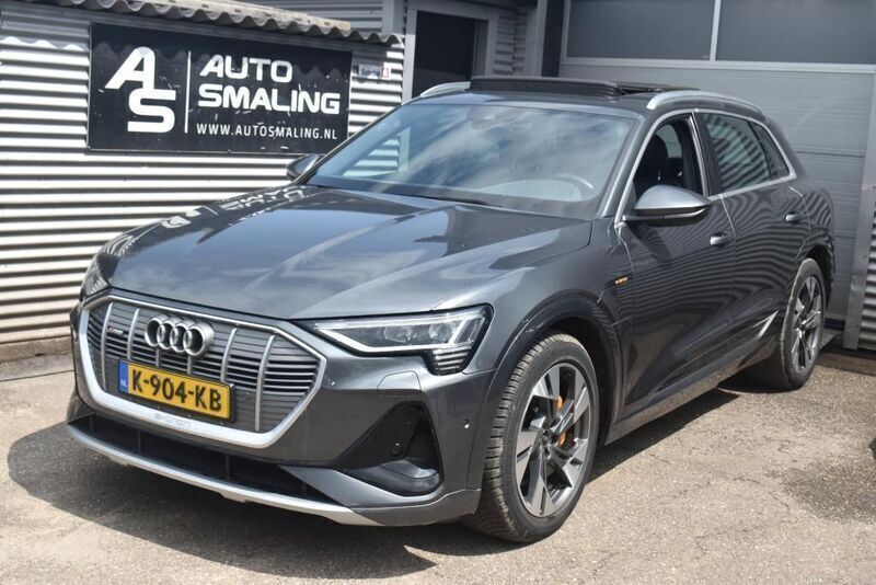 Grau Gebraucht 2020 Audi e-tron Sport SUV | 23.293 € (Superpreis) - Bild 1/4