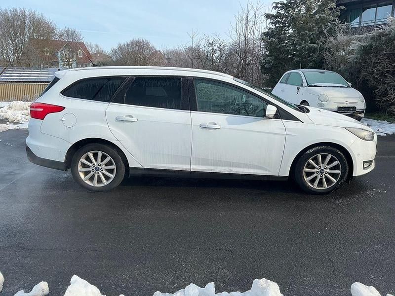 Gebraucht Ford Focus Titanium 120 PS (88 kW) 2016 Weiß Kombi