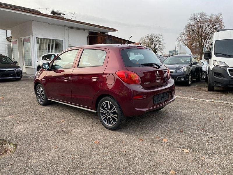 Gebraucht Mitsubishi Space Star Edition 71 PS (52 kW) 2019 Rot Limousine