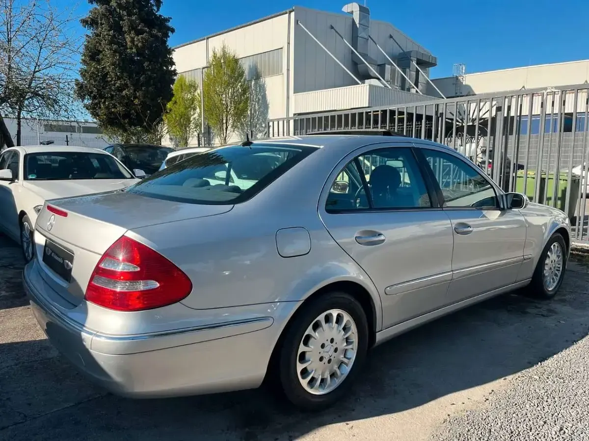 Brugt Mercedes E220 Elegance 150 HK (110 kW) 2003 Sølv Sedan