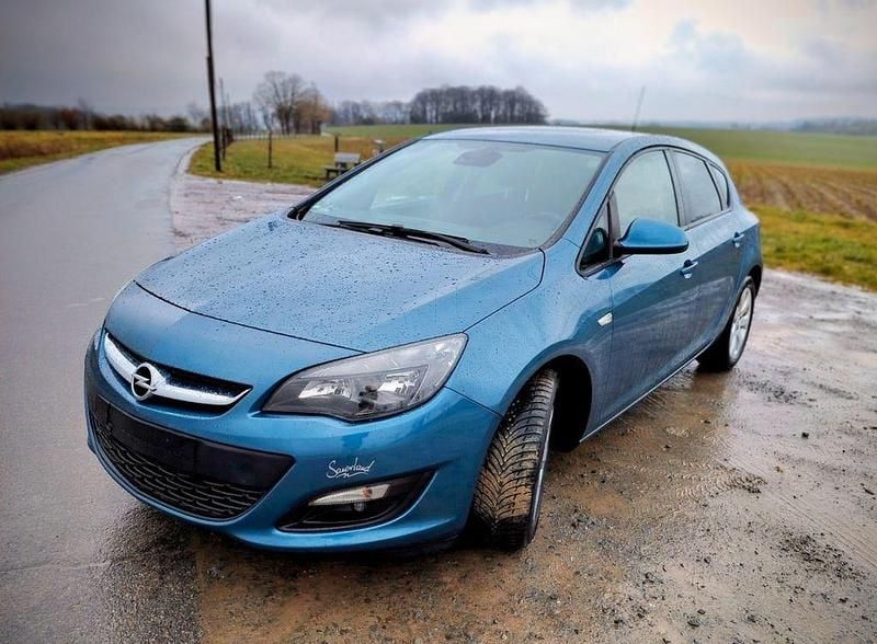 Gebraucht Opel Astra Selection 110 PS (80 kW) 2015 Blau Limousine