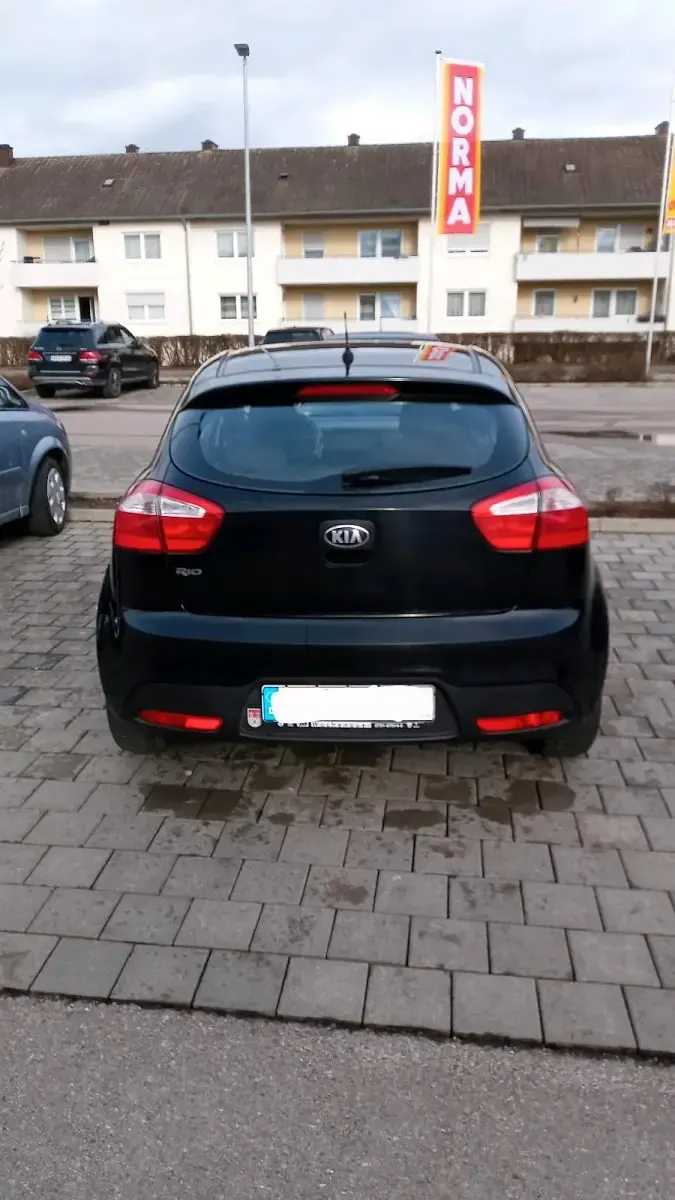 Gebraucht Kia Rio 109 PS (80 kW) 2012 Schwarz Limousine