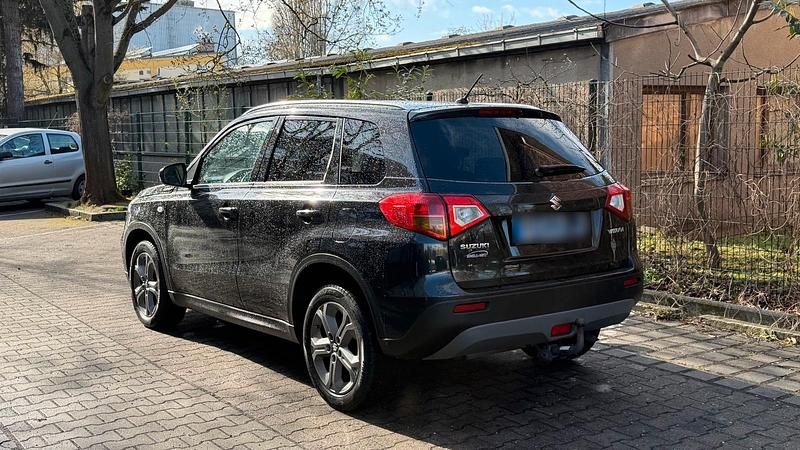 Gebraucht Suzuki Vitara 120 PS (88 kW) 2015 Schwarz SUV