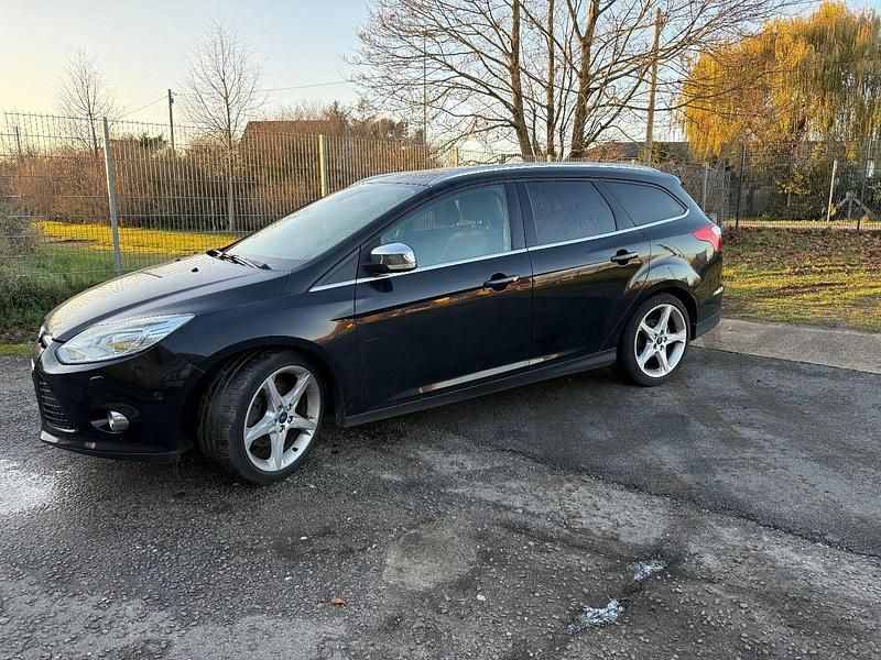 Gebraucht Ford Focus Titanium 150 PS (110 kW) 2011 Schwarz Kombi