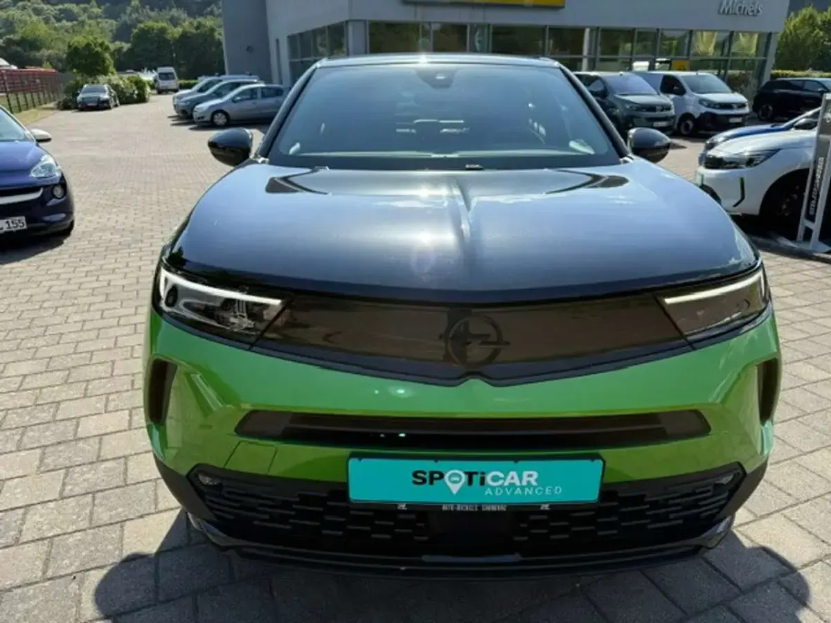 Gebraucht Opel Mokka-e GS Line 100 kW (136 PS) 2022 Mamba green met SUV