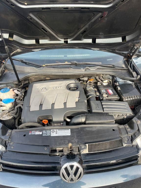 Blau Gebraucht 2010 VW Golf VI Trendline Limousine | 4.150 € (Fairer Preis) - Bild 1/4