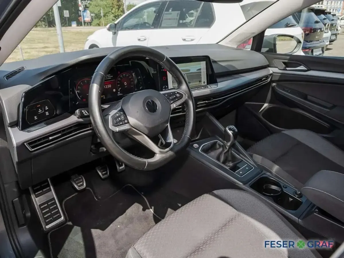 Gebraucht VW Golf VII Life 150 PS (110 kW) 2021 Delfingrau metallic Kleinwagen