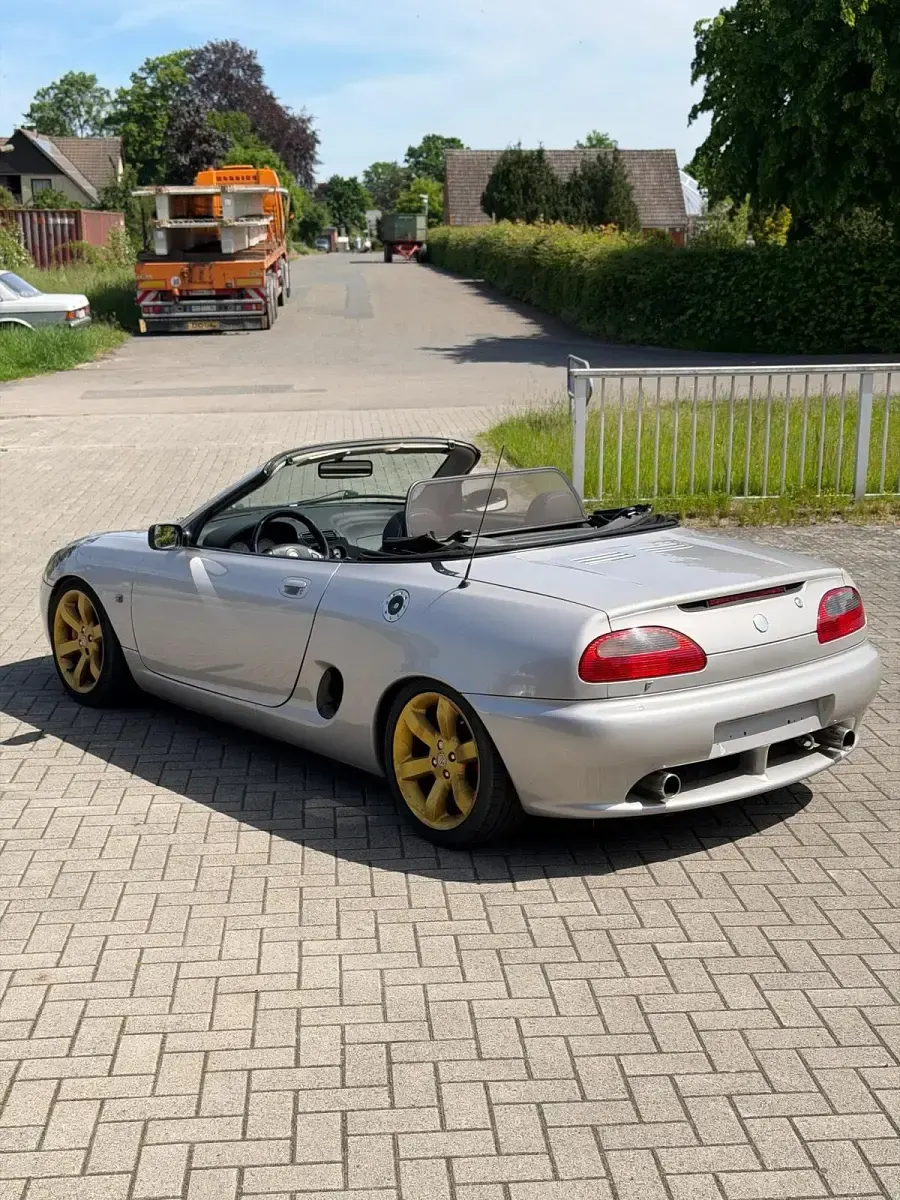 Używany MG F 120 KM (88 kW) 2001 Srebrny Kabriolet