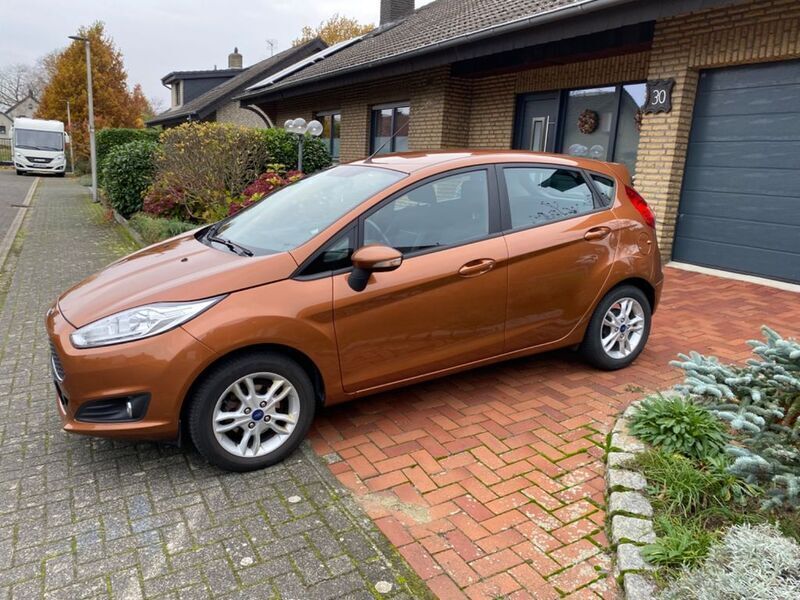 Gebraucht Ford Fiesta Celebration 80 PS (58 kW) 2017 Braun Kleinwagen