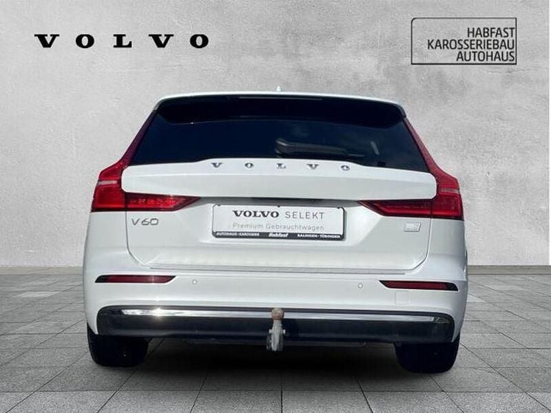 Gebraucht Volvo V60 Core 455 PS (334 kW) 2023 Crystal white pearl / metallic (metallic) Kombi