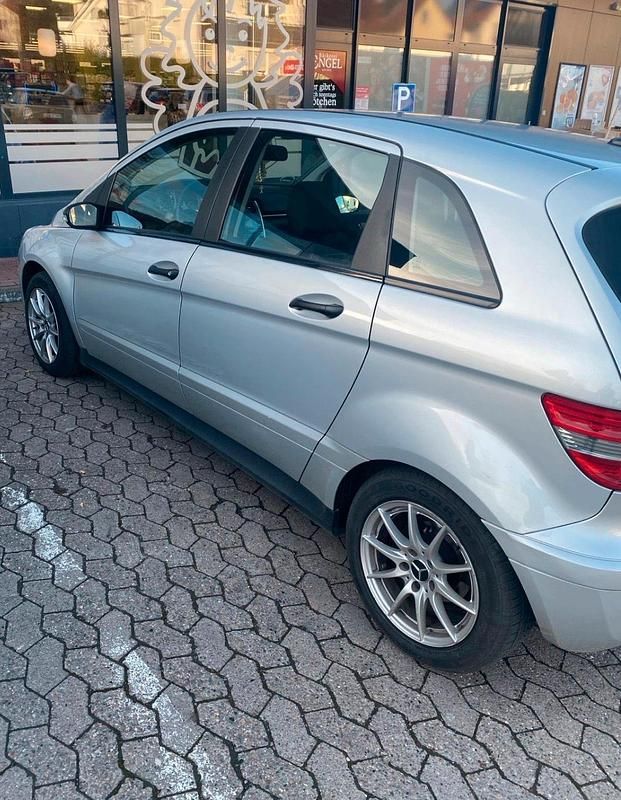 Gebraucht Mercedes B180 110 PS (80 kW) 2008 Silber Van / Kleinbus