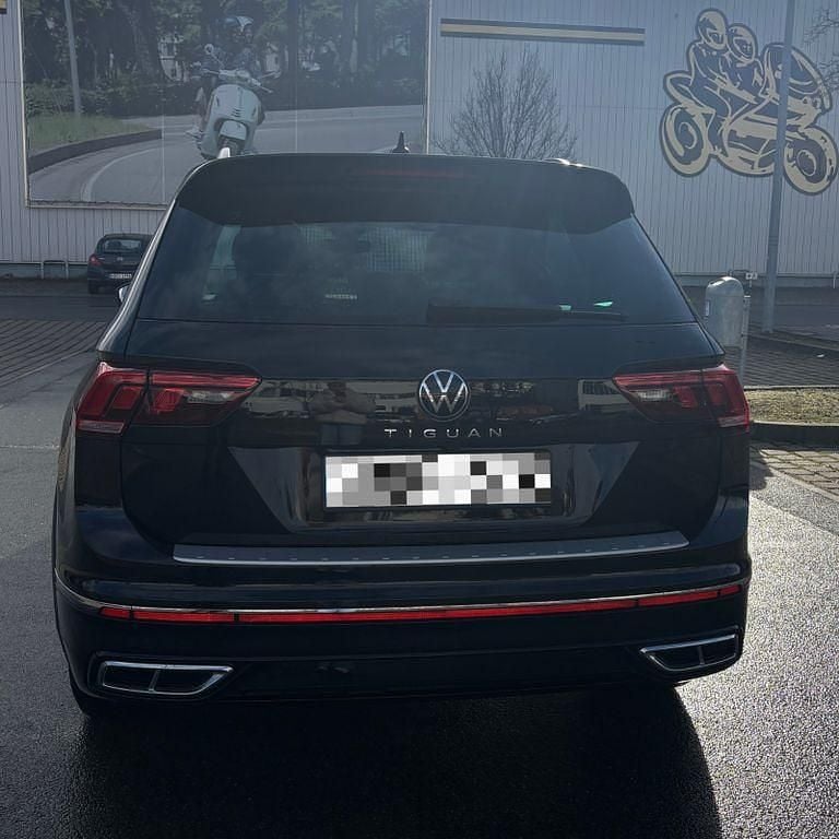 Gebraucht VW Tiguan R-line 150 PS (110 kW) 2023 Schwarz SUV