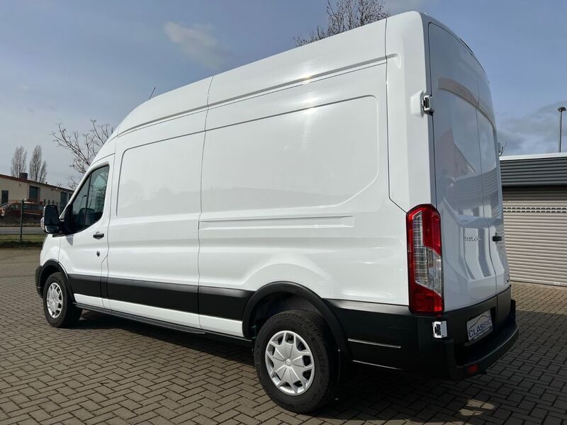 Gebraucht Ford Transit Trend 131 PS (96 kW) 2022 Weiß Limousine