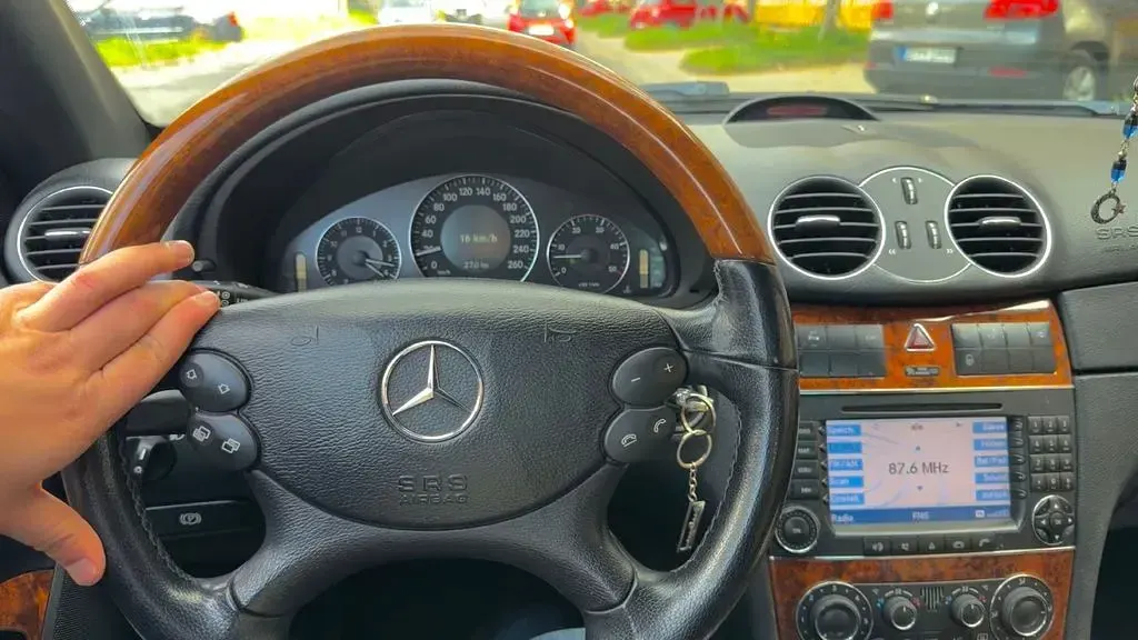 Gebraucht Mercedes CLK320 Elegance 224 PS (164 kW) 2008 Schwarz Cabrio