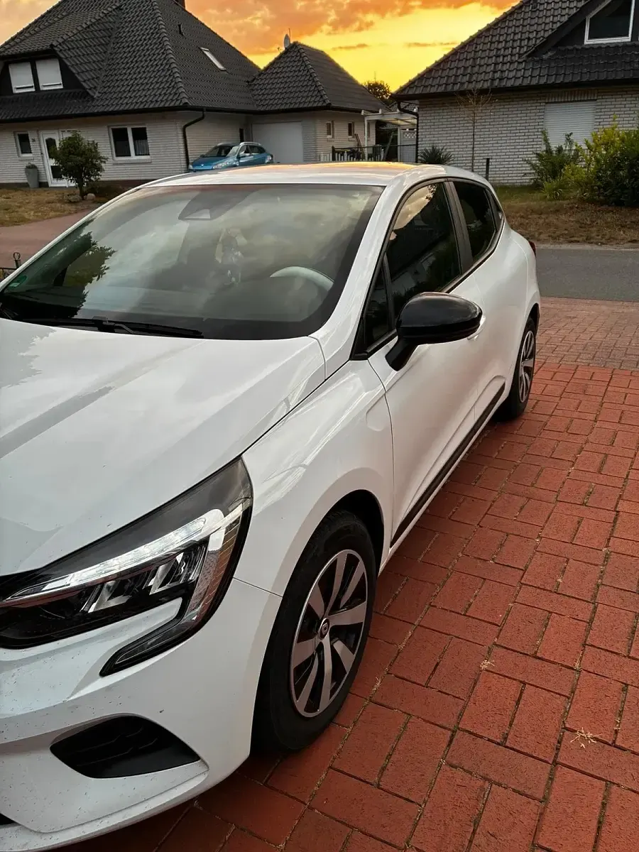 Gebraucht Renault Clio 67 PS (49 kW) 2023 Weiß Kleinwagen