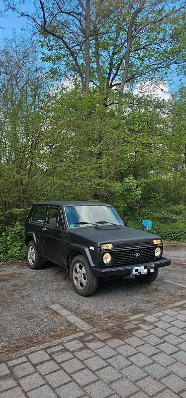 Second-hand Lada niva 83 CP (61 kW) 2014 Negru SUV