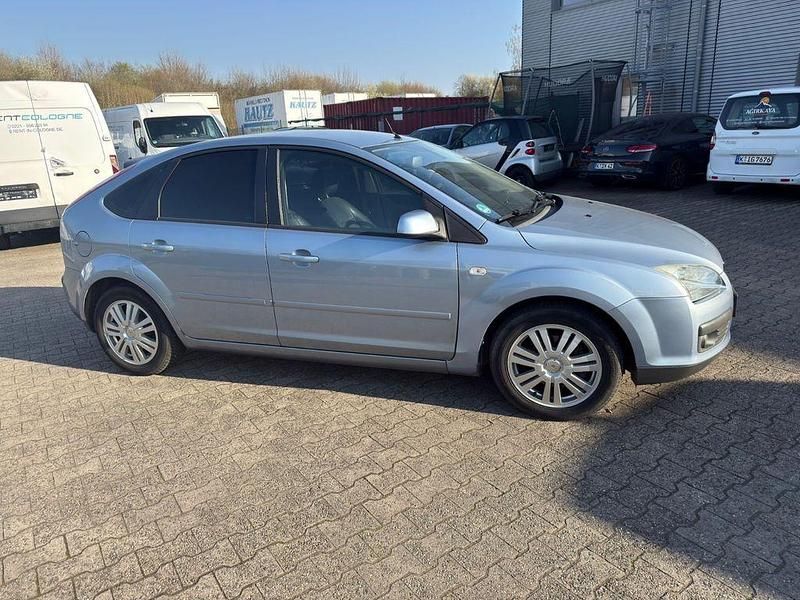 Gebraucht Ford Focus Ghia 116 PS (85 kW) 2005 Blau Limousine