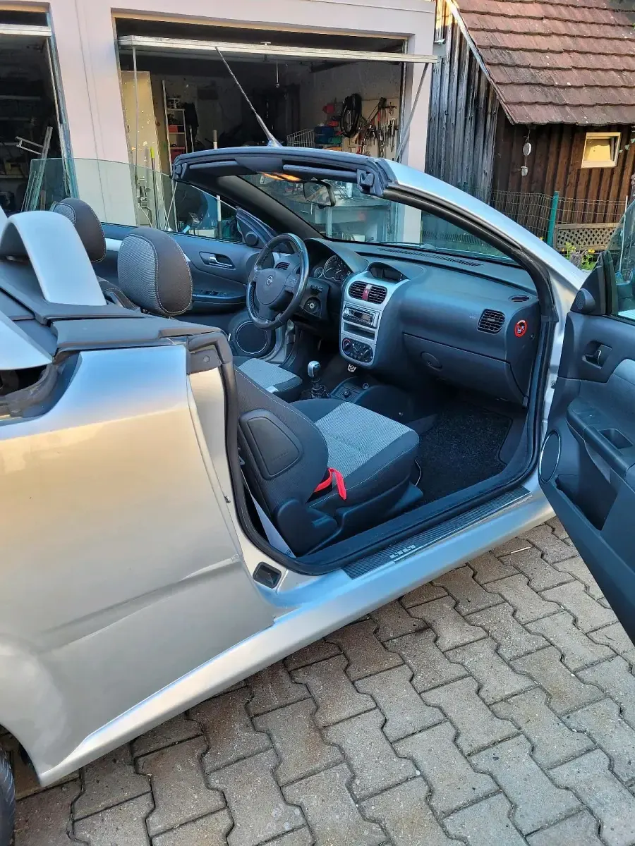 Gebraucht Opel Tigra 90 PS (66 kW) 2006 Silber Cabrio