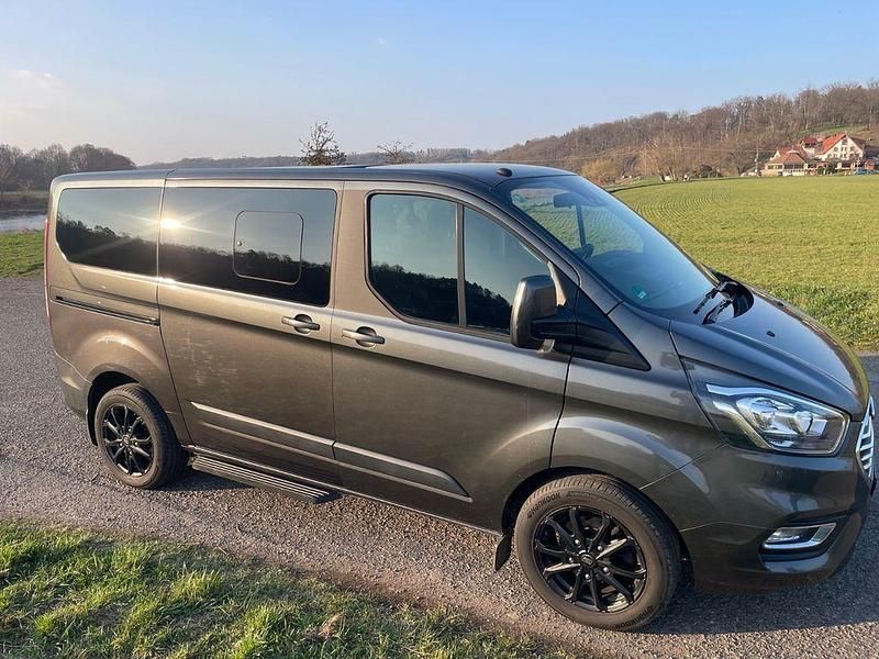 Gebraucht Ford Tourneo 131 PS (96 kW) 2019 Grau Van / Kleinbus