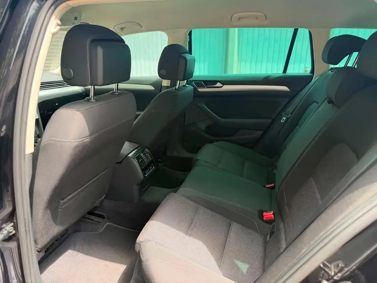 Gebraucht VW Passat 150 PS (110 kW) 2019 Schwarz Kombi