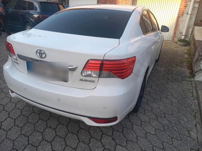 Gebraucht Toyota Avensis 170 PS (125 kW) 2012 Weiß Limousine
