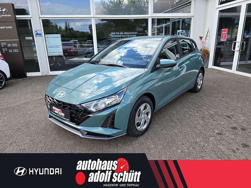 Mangrove green Neu 2025 Hyundai i20 Select Limousine | 20.990 € (Fairer Preis) - Bild 1/4