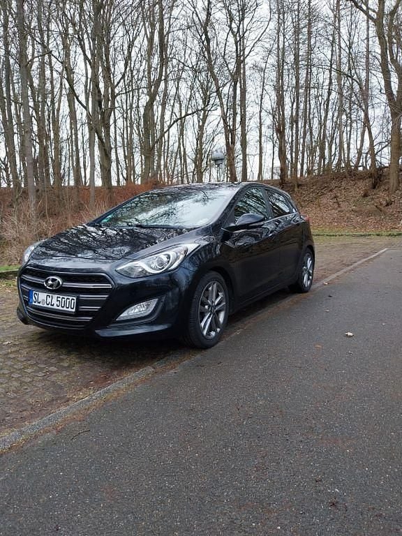 Gebraucht Hyundai i30 Passion 110 PS (80 kW) 2016 Schwarz Limousine
