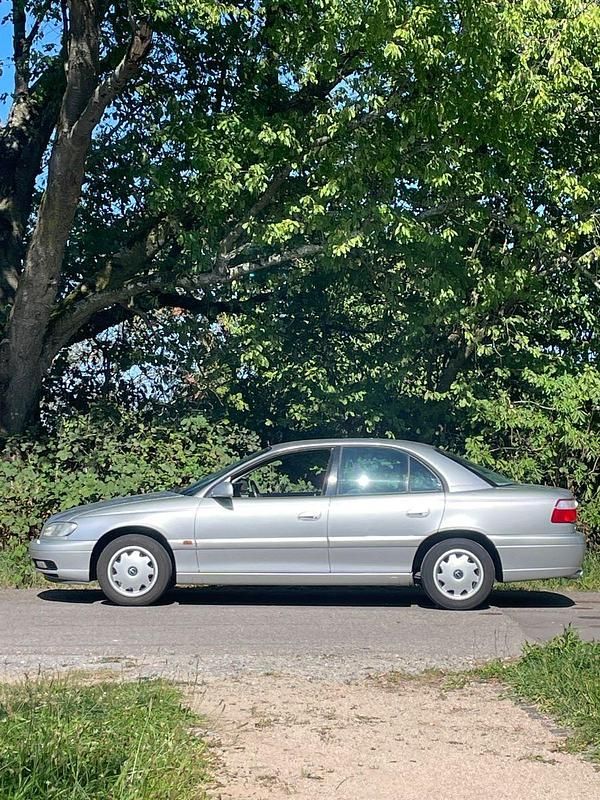 Silber Gebraucht 1999 Opel Omega Sport Limousine | 749 € - Bild 1/4
