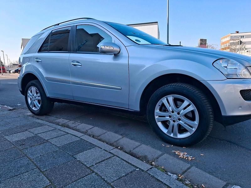 Gebraucht Mercedes ML280 190 PS (139 kW) 2006 Silber SUV
