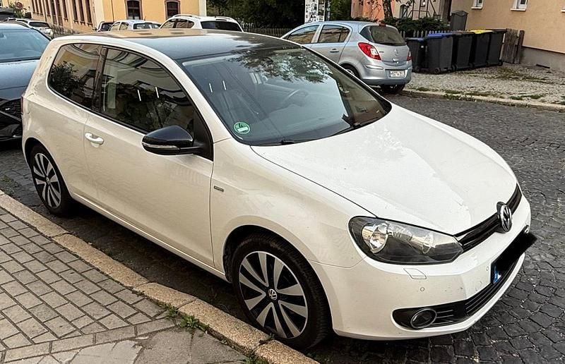 Weiß Gebraucht 2012 VW Golf VI Kleinwagen | 5.000 € (Fairer Preis) - Bild 1/4