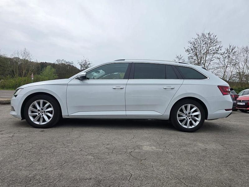 Gebraucht Skoda Superb Style 190 PS (139 kW) 2016 Weiß Kombi