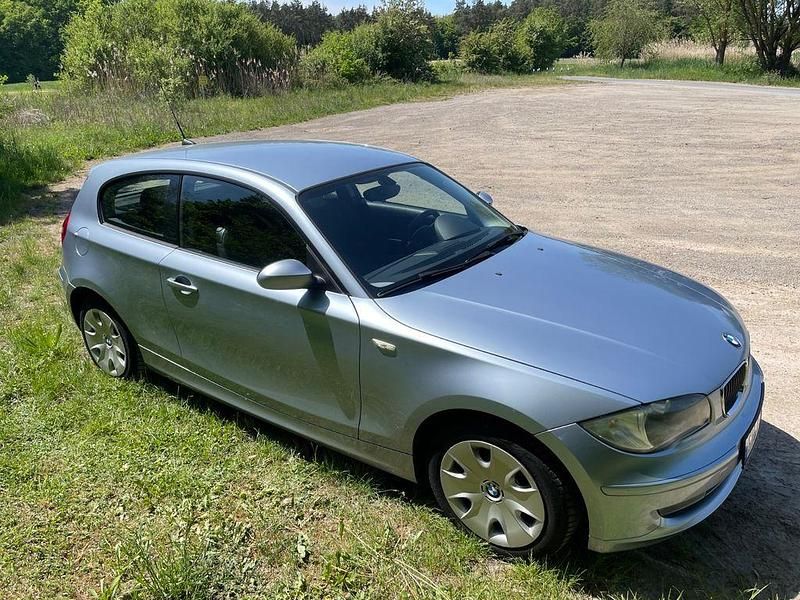 Blau Gebraucht 2008 BMW 116 Kleinwagen | 3.200 € (Fairer Preis) - Bild 1/4