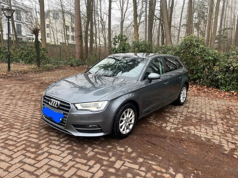 Grau Gebraucht 2016 Audi A3 Sportback Ambiente Limousine | 14.000 € (Guter Preis) - Bild 1/4