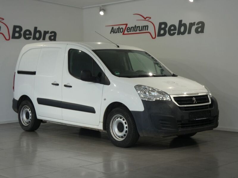 Gebraucht Peugeot Partner 99 PS (72 kW) 2019 Lack weiss banquise/deckende l Van / Kleinbus