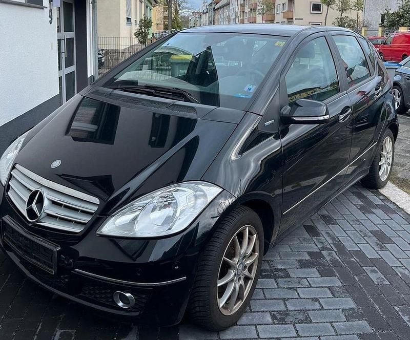 Schwarz Gebraucht 2010 Mercedes A160 Avantgarde Limousine | 2.880 € (Superpreis) - Bild 1/4