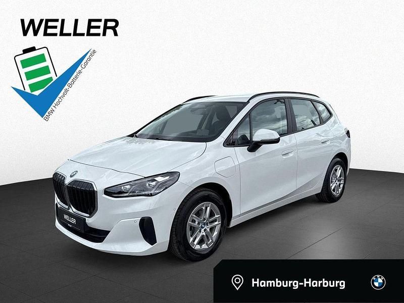 Weiß Gebraucht 2024 BMW 225 Active Tourer Performance Van / Kleinbus | 32.444 € (Superpreis) - Bild 1/4