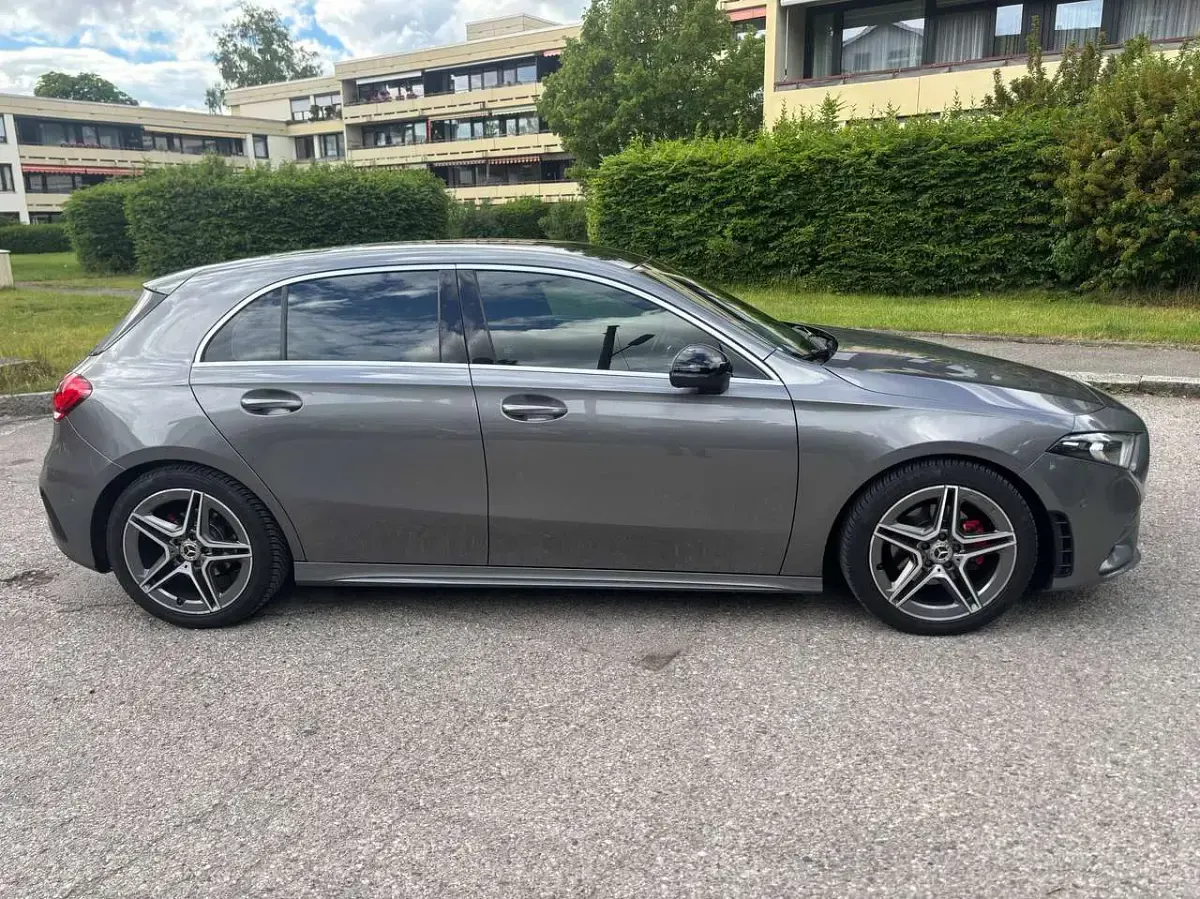 Gebraucht Mercedes A180 116 PS (85 kW) 2018 Mountaingrau  met. Kleinwagen