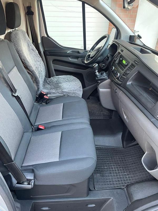 Gebraucht Ford Transit Custom 105 PS (77 kW) 2018 Silber Kombi