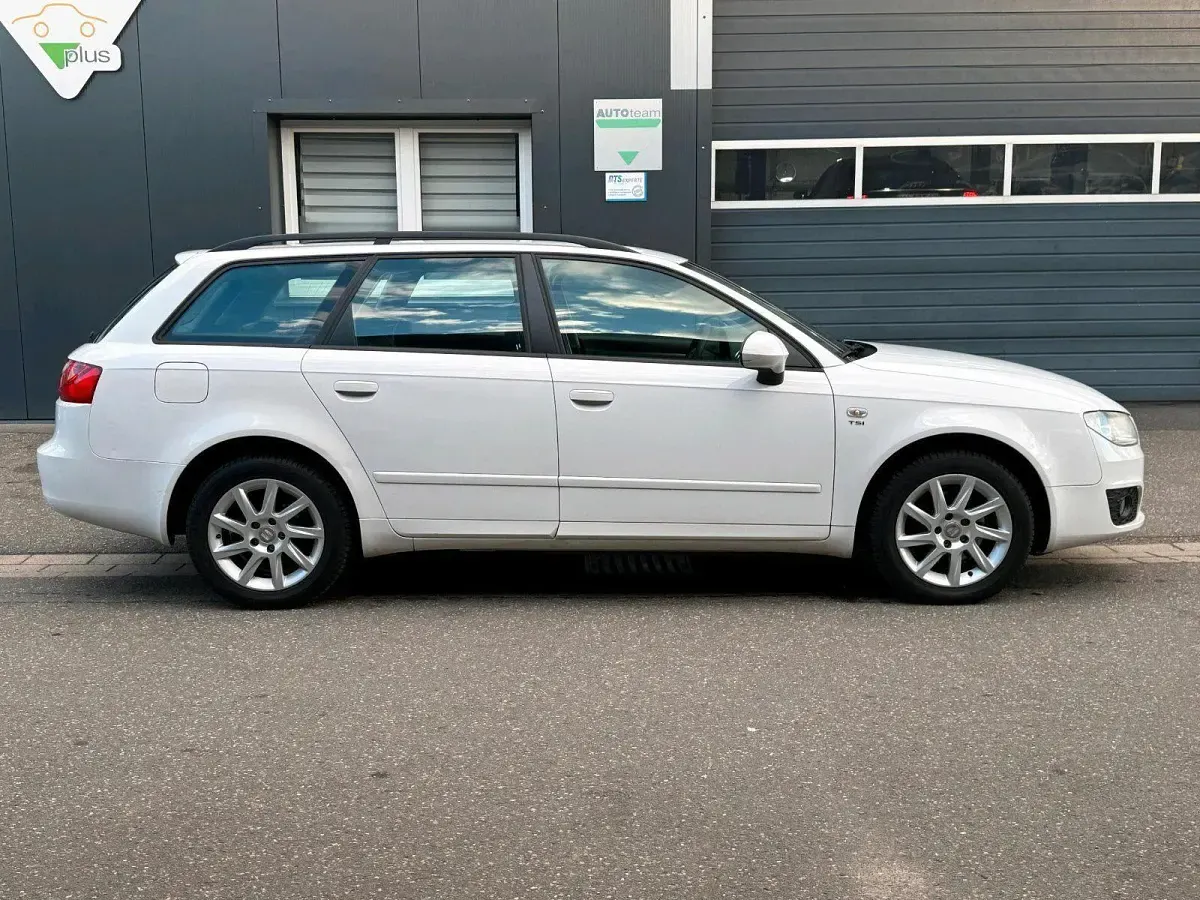 Begagnad Seat Exeo Reference 120 HK (88 kW) 2012 Vit Kombi