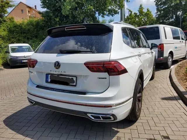 Gebraucht VW Tiguan Allspace R-line 190 PS (139 kW) 2024 Pure white SUV