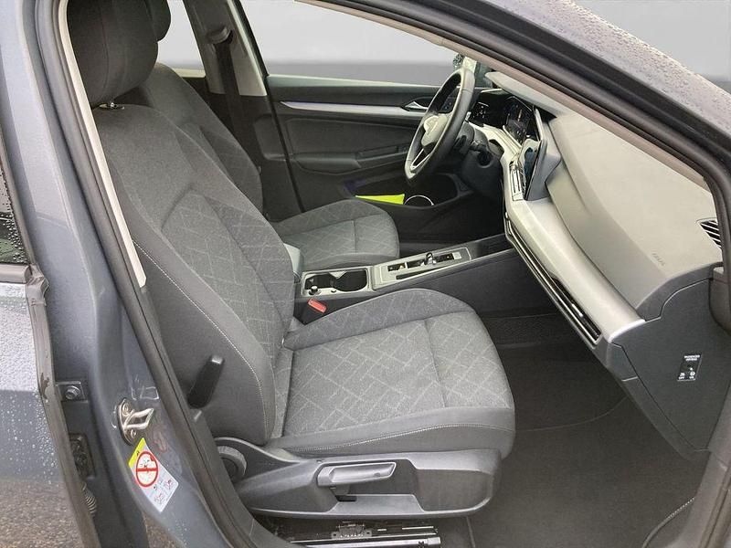 Gebraucht VW Golf VIII Life 150 PS (110 kW) 2024 Grau Kombi