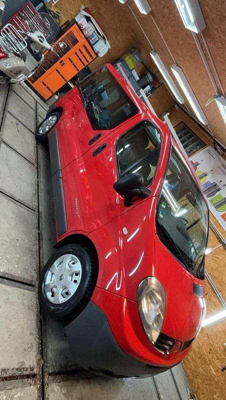 Rot Gebraucht 2011 Renault Trafic Van / Kleinbus | 9.400 € (Fairer Preis) - Bild 1/4